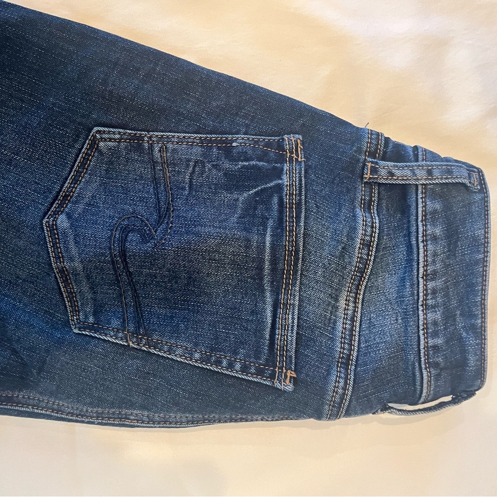 Silver Avery skinny jeans.